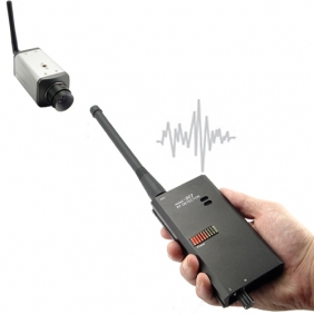 Детектор беспроводных устройств и аудио и видеосигналов RF-DETECTOR-007 в работе